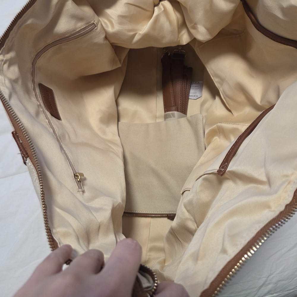 NWT Cream and Brown Weekender Travel Bag - Picture 7 of 8